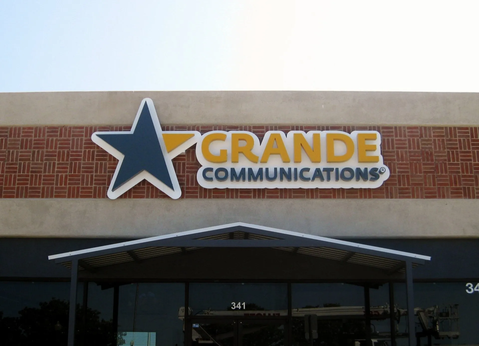 Pylon Signs and Pole Signs 11