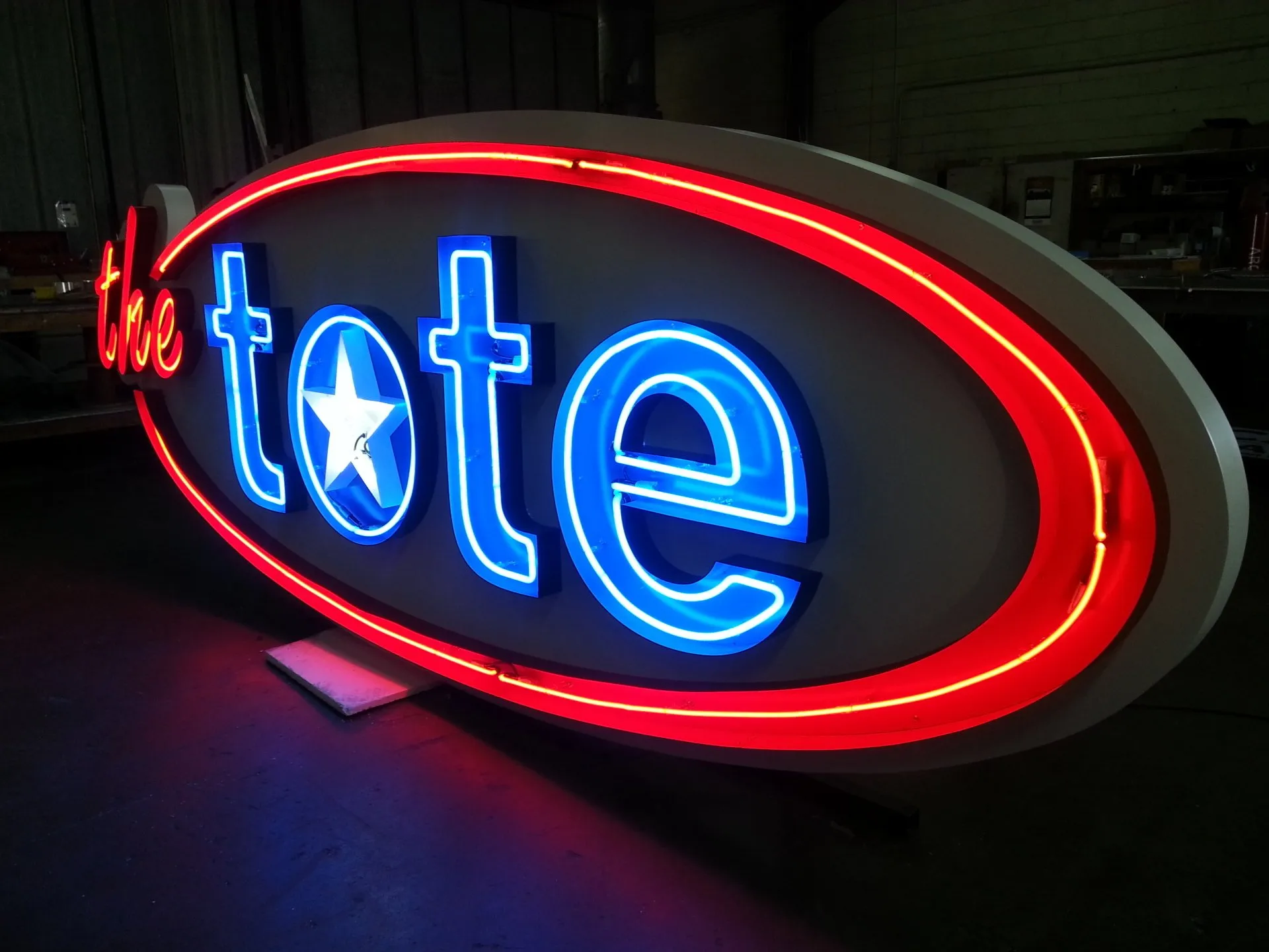 Pylon Signs and Pole Signs 18