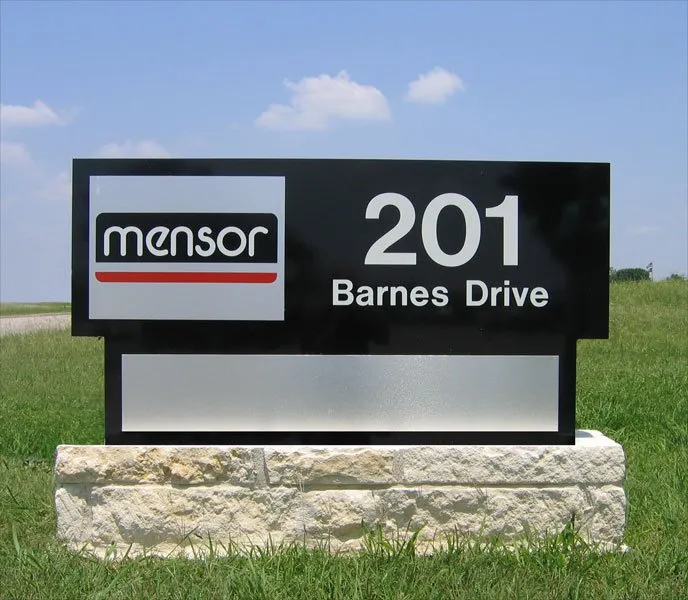 Pylon Signs and Pole Signs 4